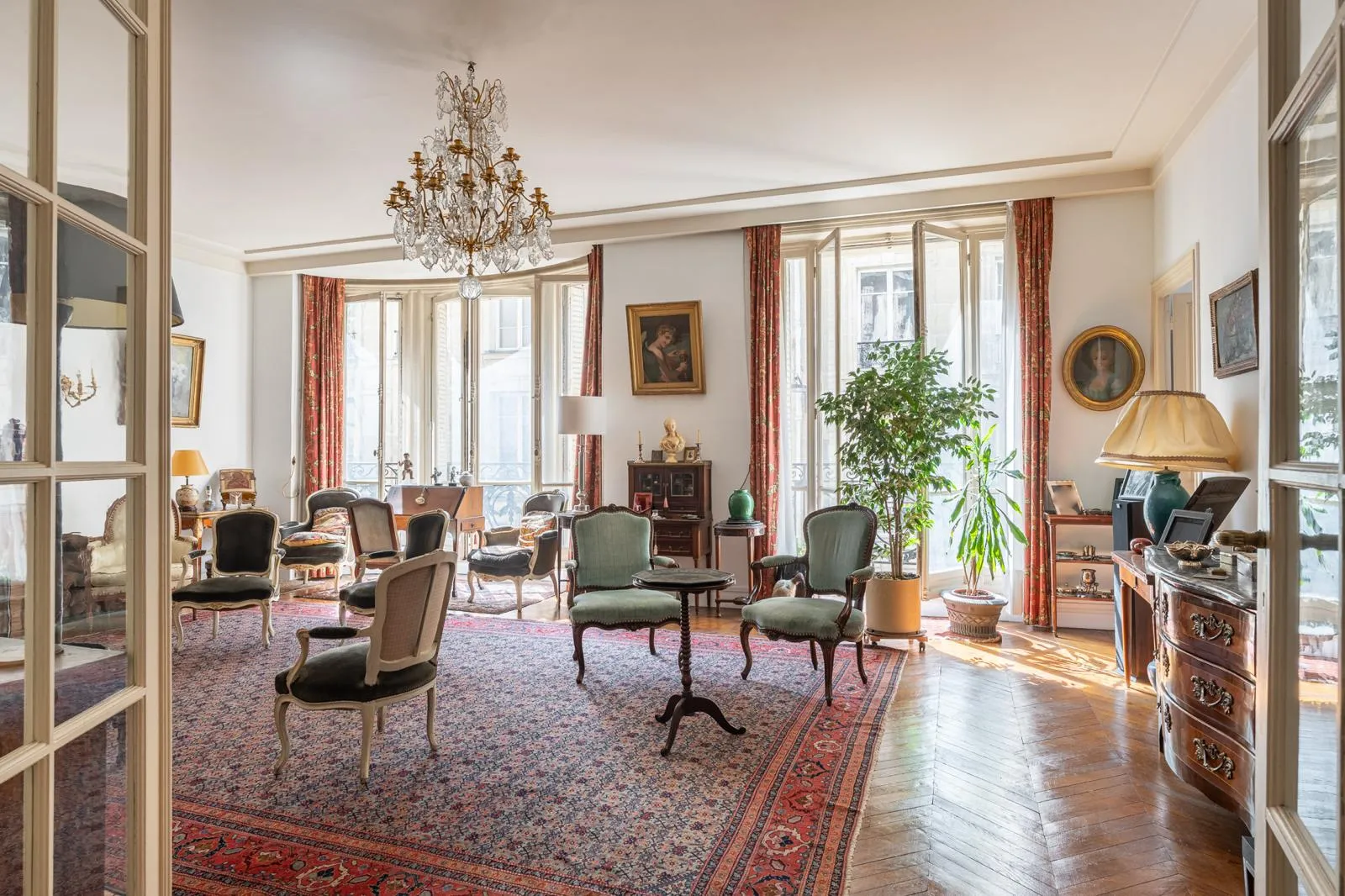 Au 2ème étage appartement de 213m2
