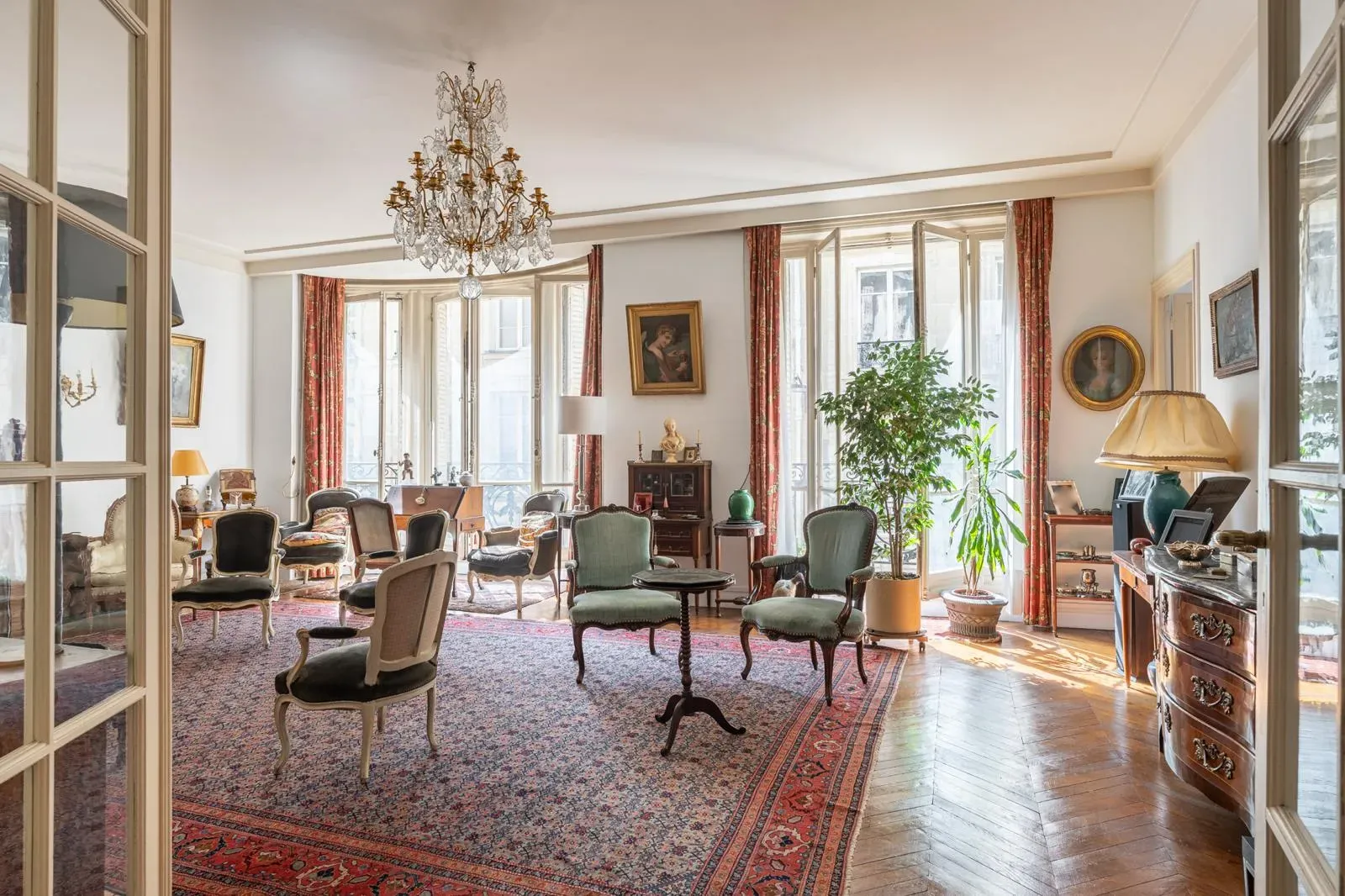 Au 2ème étage appartement de 213m2