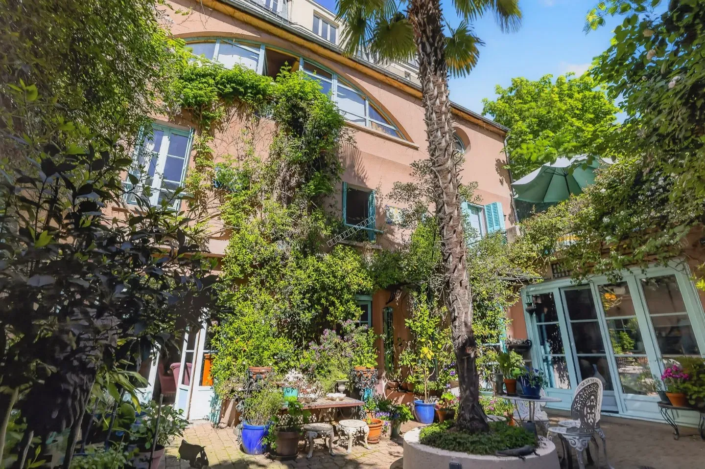 Rare maison d'environ 189m2 ouvrant sur une terrasse jardin