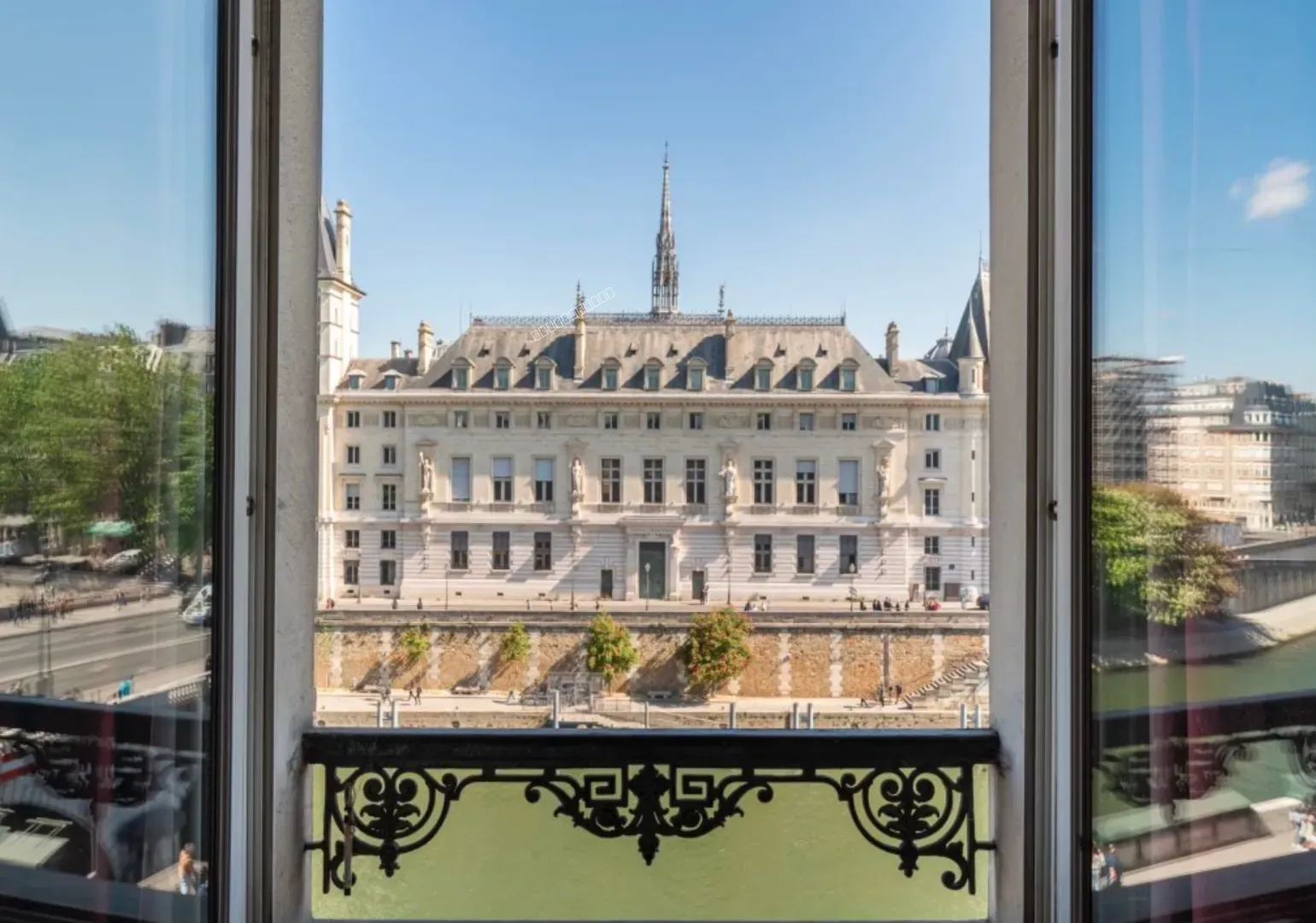 Au 3ème étage appartement de 117m2 sans vis à vis