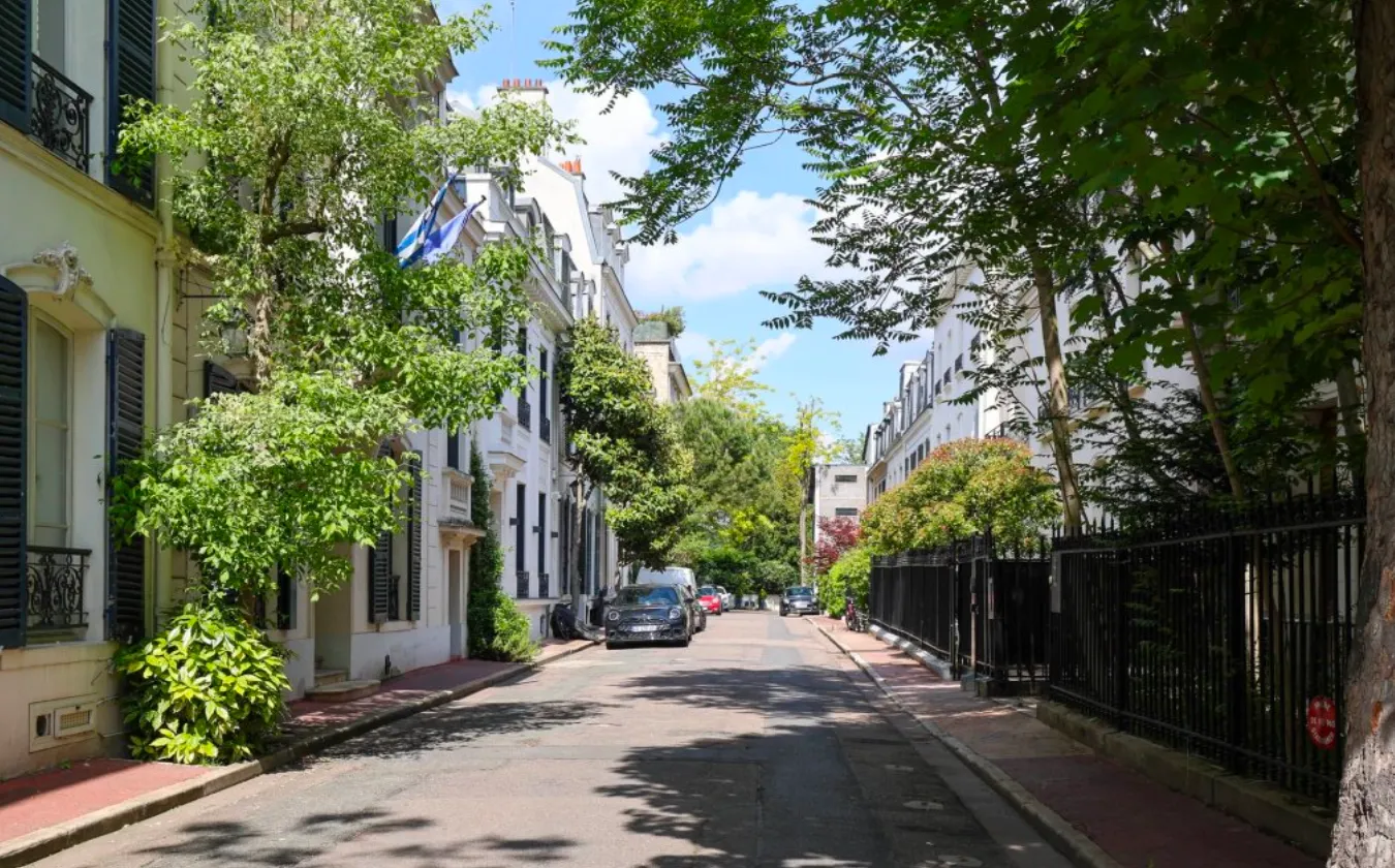 Au calme, très bel hôtel particulier avec jardin à rénover