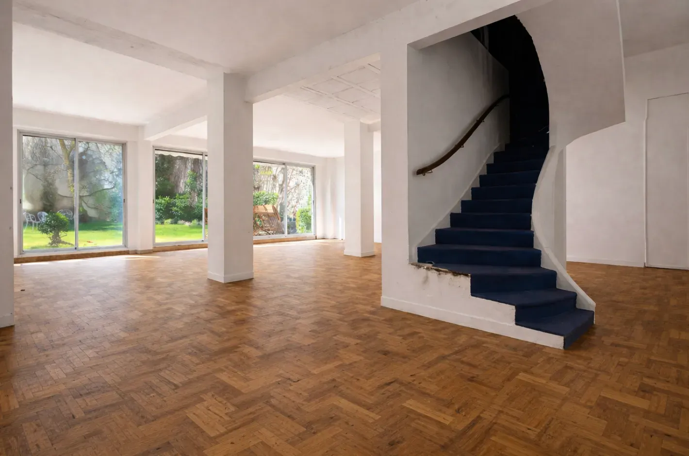 Comme une maison duplex de 179m2 ouvrant sur 293m2 de jardins