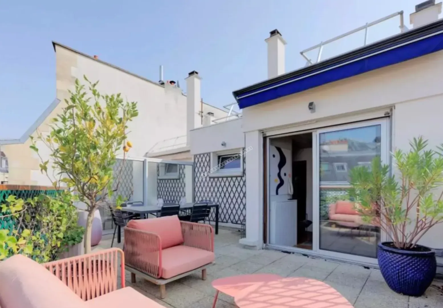 Au dernier étage, appartement au calme en parfait état ouvrant sur une terrasse de 23m2